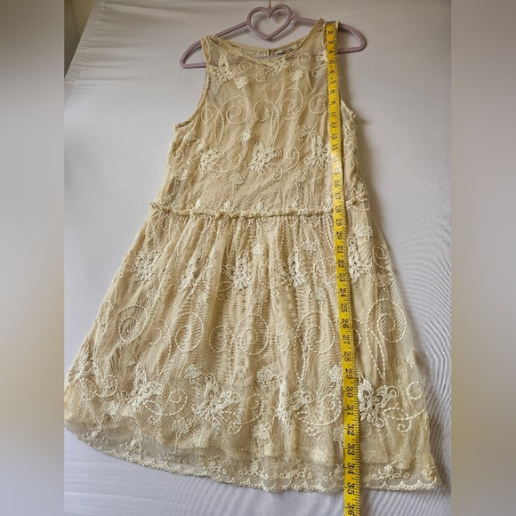 Zara Trafaluz ,Wome's M, Vintage looking embroidered designLace Lined Midi - Picture 3 of 6